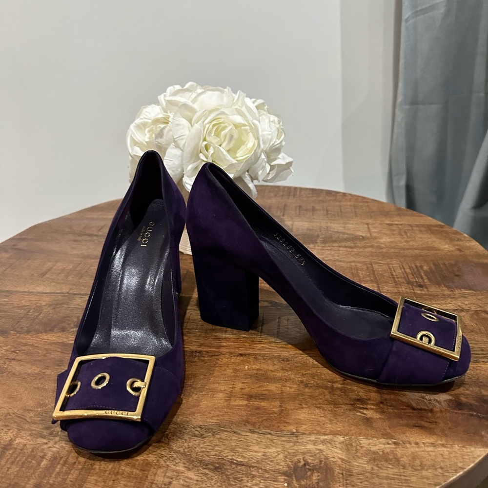 Gucci suede pump heels size 39,5 in purple color
